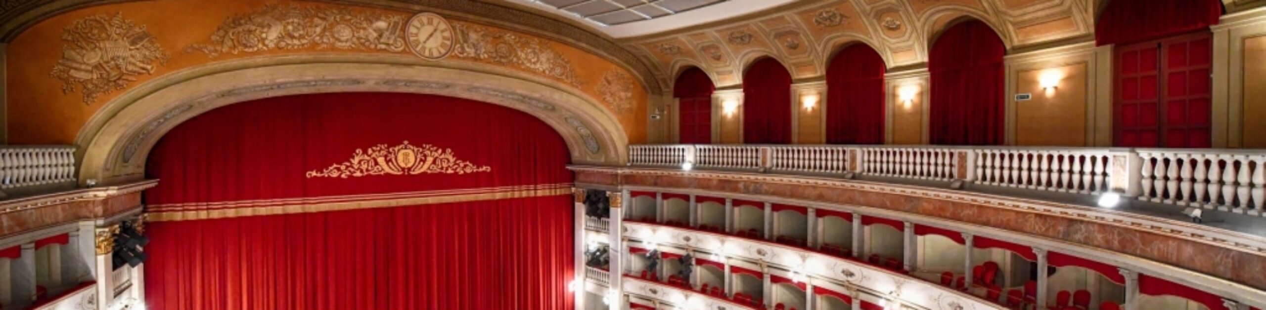 Teatro Goldoni Livorno 2026/27: spettacoli, biglietti e dove dormire